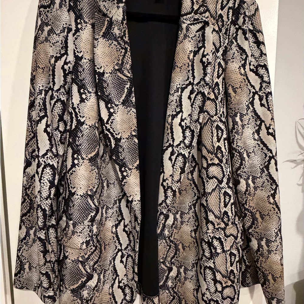 Joseph Ribkoff Snake Pattern Blazer WORN ONCE - Picture 2 of 8